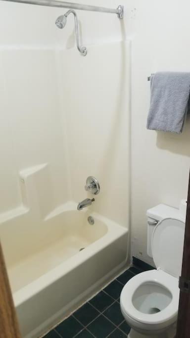 Hotel 2 Queen Beds Hotel Room 222 Wi-Fi Hot Tub Booking Stillwater Eksteriør bilde