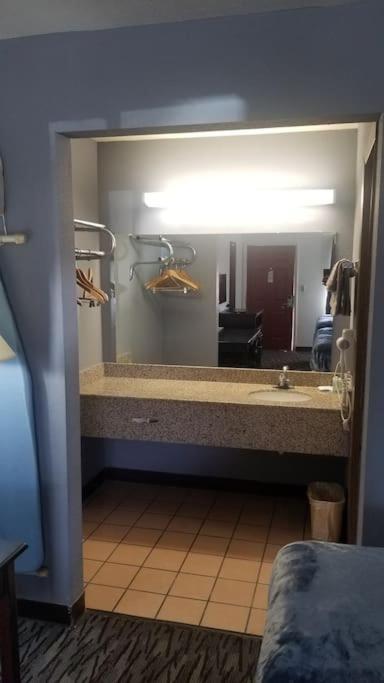 Hotel 2 Queen Beds Hotel Room 222 Wi-Fi Hot Tub Booking Stillwater Eksteriør bilde