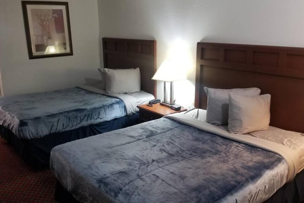 Hotel 2 Queen Beds Hotel Room 222 Wi-Fi Hot Tub Booking Stillwater Eksteriør bilde