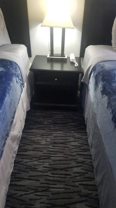 Hotel 2 Queen Beds Hotel Room 222 Wi-Fi Hot Tub Booking Stillwater Eksteriør bilde